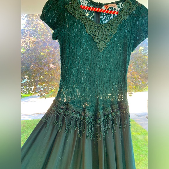 Sen Shi Dresses & Skirts - 💚Vintage emerald Green Lace Dress Sen Shi Drop waist floral fringe